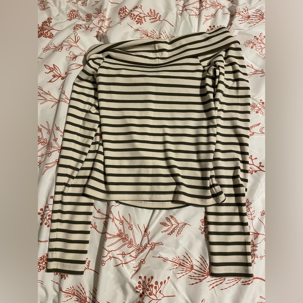 AE off the shoulder long sleeve - Picture 2 of 5